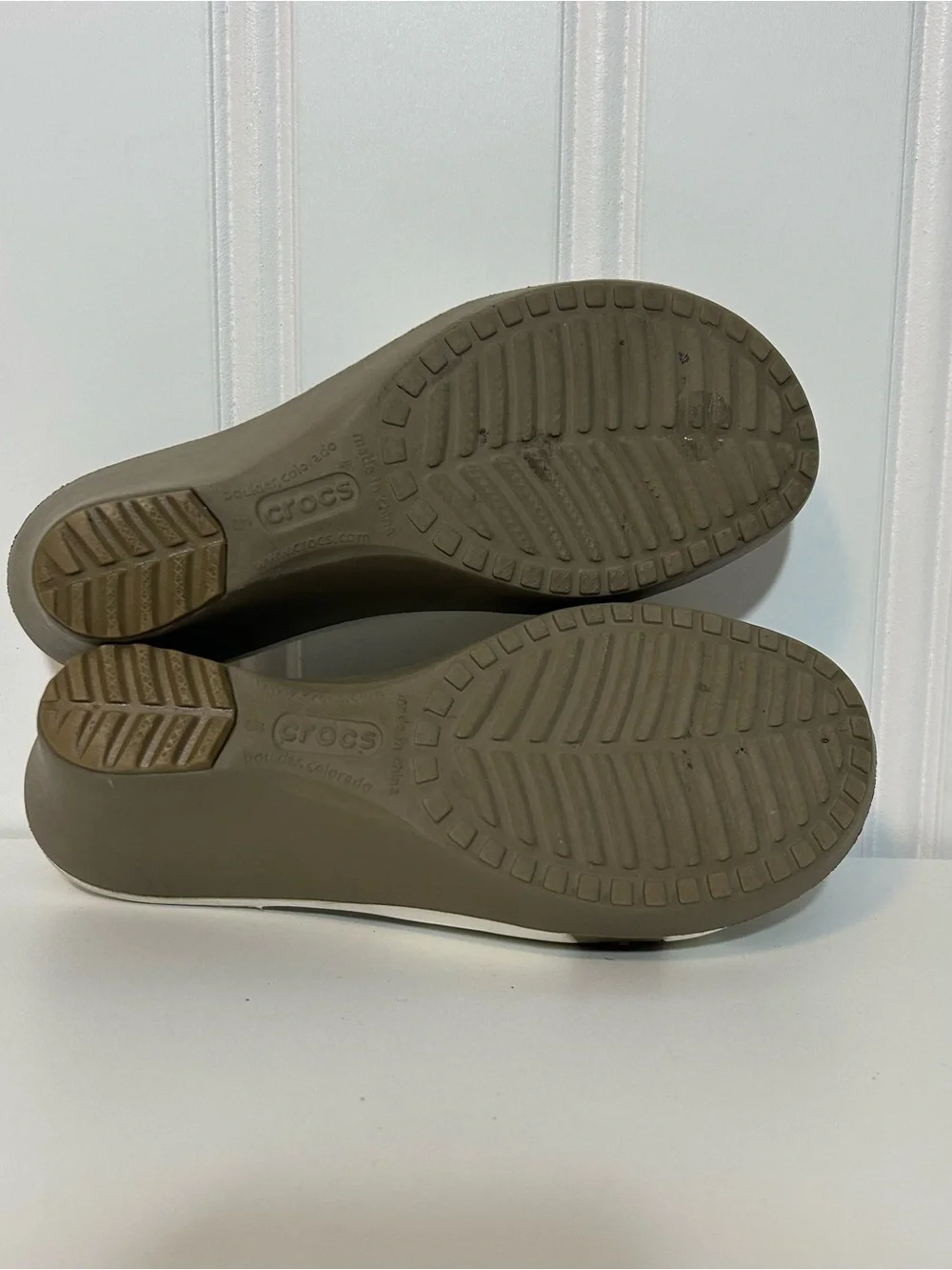 Crocs sassari wedge brown white sandals peep toe